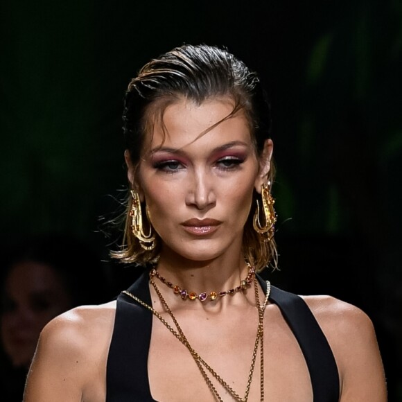 Bella Hadid - Défilé Versace Collection Prêt-à-Porter Printemps/Eté 2020 lors de la Fashion Week de Milan, le 20 septembre 2019.