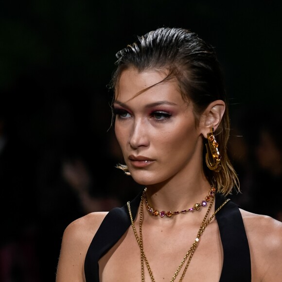 Bella Hadid - Défilé Versace Collection Prêt-à-Porter Printemps/Eté 2020 lors de la Fashion Week de Milan, le 20 septembre 2019.