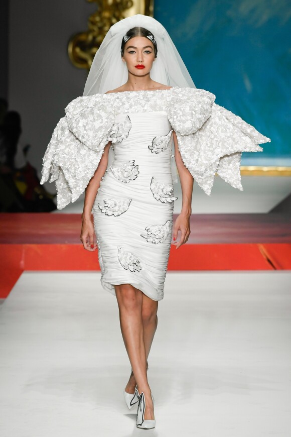 Gigi Hadid - Défilé Moschino "Collection Prêt-à-Porter Printemps/Eté 2020" lors de la Fashion Week de Milan (MLFW), le 19 septembre 2019.