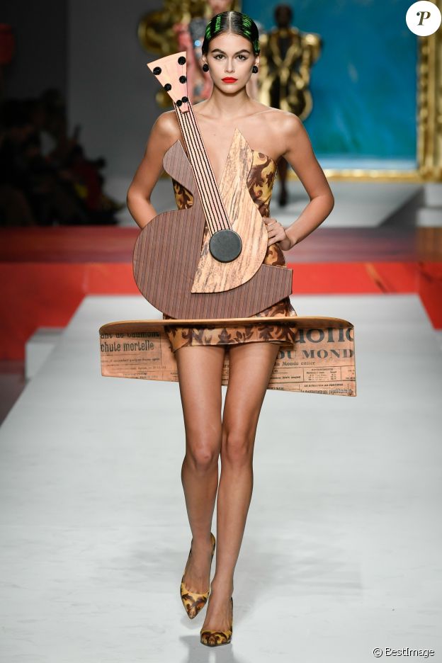 Kaia Gerber - Défilé Moschino "Collection Prêt-à-Porter Printemps/Eté 2020" lors de la Fashion Week de Milan (MLFW), le 19 septembre 2019.