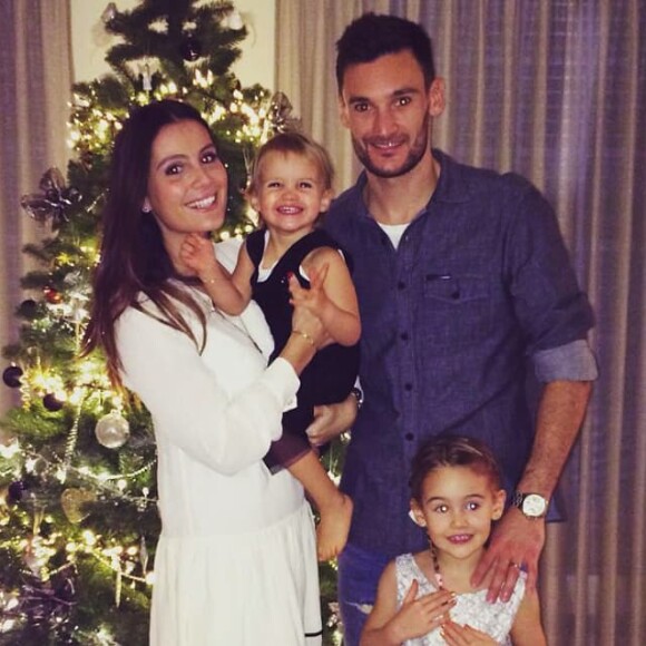 Hugo Lloris et sa femme Marine (ici avec leurs filles Giuliana et Anna-Rose lors de Noël 2017, photo Instagram) ont accueilli le 20 septembre 2019 leur troisième enfant et leur premier garçon, Léandro.