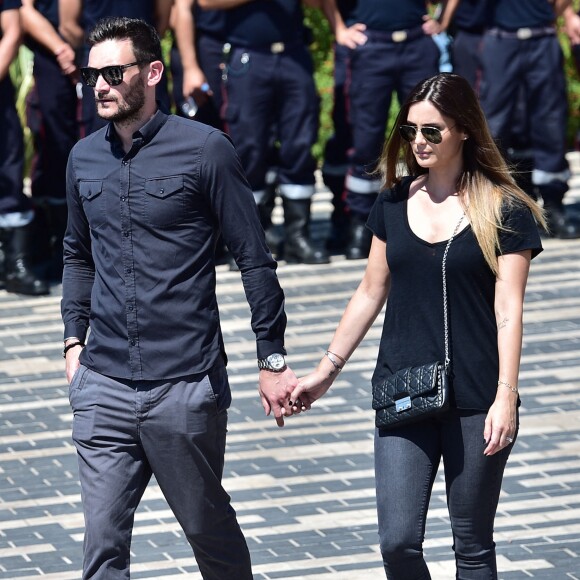 Hugo Lloris et sa femme Marine, ici à Nice en juillet 2016, ont accueilli le 20 septembre 2019 leur troisième enfant et leur premier garçon, Léandro.