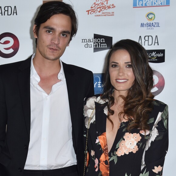 Alain-Fabien Delon et sa compagne Capucine Anav lors du photocall de la 2ème édition du festival "Paris Court Toujours" au Théâtre de l'Européen à Paris le 20 septembre 2019. © Giancarlo Gorassini / Bestimage