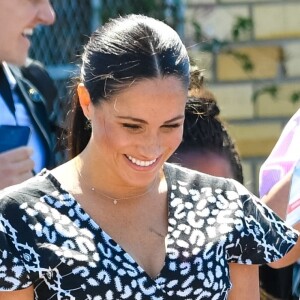 Le prince Harry et Meghan Markle, duchesse de Sussex, le 23 septembre 2019 au Cap en Afrique du Sud, lors de la première journée de leur visite officielle. Ils ont découvert dans le township Nyanga l'associatin Justice Desk, qui apprend aux enfants leurs droits et les aide à assurer leur sécurité. Elle propose des cours d'auto-defense et une formation à l'autonomie des femmes pour les jeunes filles de la communauté.