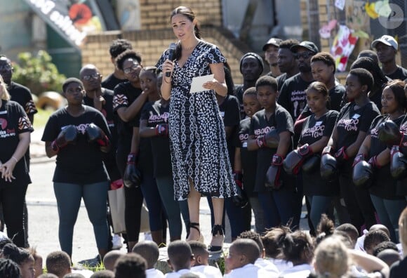 Le prince Harry et Meghan Markle, duchesse de Sussex, le 23 septembre 2019 au Cap en Afrique du Sud, lors de la première journée de leur visite officielle. Ils ont découvert dans le township Nyanga l'associatin Justice Desk, qui apprend aux enfants leurs droits et les aide à assurer leur sécurité. Elle propose des cours d'auto-defense et une formation à l'autonomie des femmes pour les jeunes filles de la communauté.