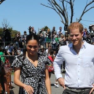 Le prince Harry et Meghan Markle, duchesse de Sussex, le 23 septembre 2019 au Cap en Afrique du Sud, lors de la première journée de leur visite officielle. Ils ont découvert dans le township Nyanga l'associatin Justice Desk, qui apprend aux enfants leurs droits et les aide à assurer leur sécurité. Elle propose des cours d'auto-defense et une formation à l'autonomie des femmes pour les jeunes filles de la communauté.