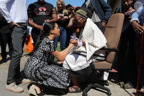 Le prince Harry et Meghan Markle, duchesse de Sussex, le 23 septembre 2019 au Cap en Afrique du Sud, lors de la première journée de leur visite officielle. Ils ont découvert dans le township Nyanga l'associatin Justice Desk, qui apprend aux enfants leurs droits et les aide à assurer leur sécurité. Elle propose des cours d'auto-defense et une formation à l'autonomie des femmes pour les jeunes filles de la communauté.
