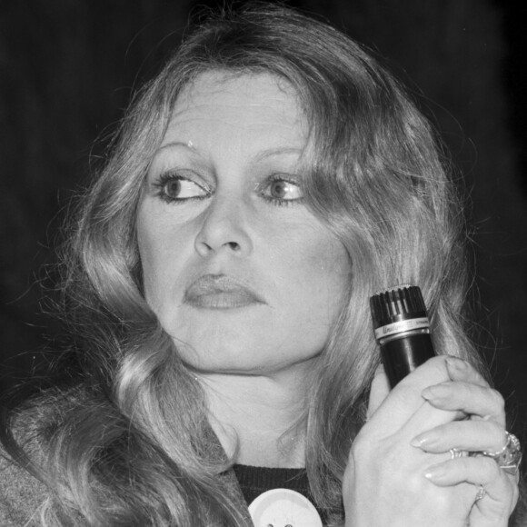 Archives - Brigitte Bardot en conférence de presse pour la protection des animaux, pour faire cesser le massacre des bébés phoques. Le 12 mars 1979 © Jean-Claude Woestelandt / Bestimage
