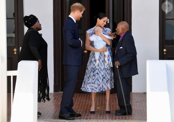 Le prince Harry et Meghan Markle, en robe Club Monaco, avec leur fils Archie ont rencontré l'archevêque Desmond Tutu et sa femme à Cape Town, Afrique du Sud. Le 25 septembre 2019