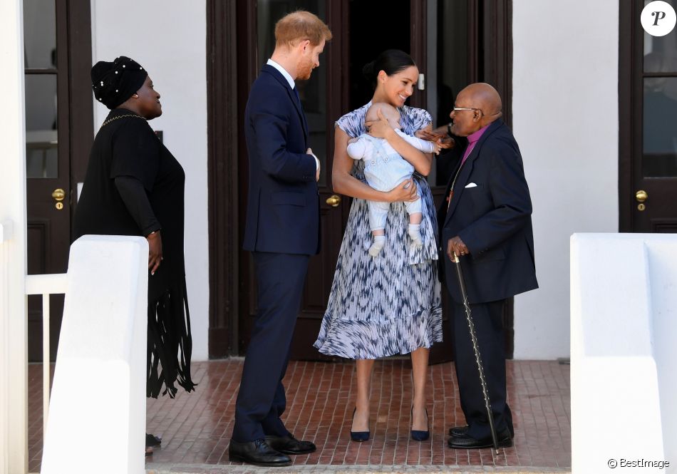 Le prince Harry et Meghan Markle, en robe Club Monaco, avec leur fils Archie ont rencontré l&#039;archevêque Desmond Tutu et sa femme à Cape Town, Afrique du Sud. Le 25 septembre 2019