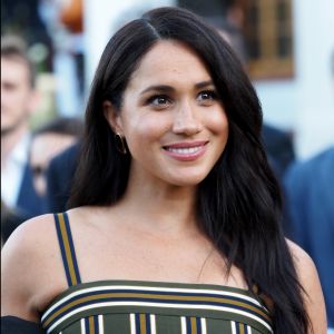 Meghan Markle, en robe Martin Grant, lors d'une réception dans les jardins de la résidence du haut-commissaire britannique au Cap, Afrique du Sud, le 24 septembre 2019.