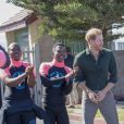 Le prince Harry et Meghan Markle rencontrent les membres de "Waves for Change" au Cap lors de leur 2ème journée en Afrique du Sud. Le 24 septembre 2019