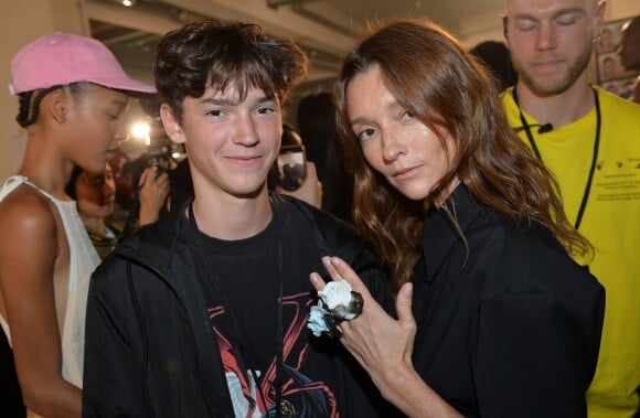 Audrey Marnay et son fils Aidyn dans les coulisses du défilé Off-White™, collection prêt-à-porter printemps-été 2020 lors de la Fashion Week de Paris, le 26 septembre 2019. © Veeren-Clovis/Bestimage