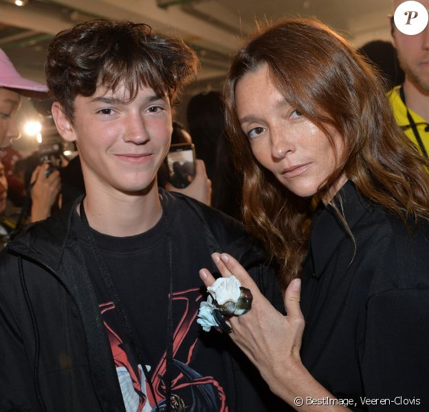 Audrey Marnay et son fils Aidyn dans les coulisses du défilé Off-White™, collection prêt-à-porter printemps-été 2020 lors de la Fashion Week de Paris, le 26 septembre 2019. © Veeren-Clovis/Bestimage