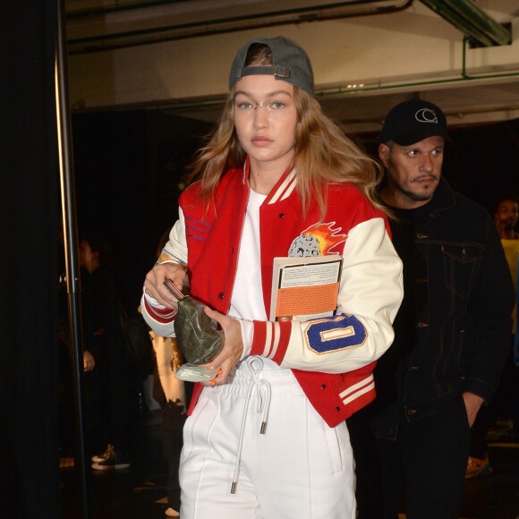 Gigi Hadid dans les coulisses du défilé Off-White™, collection prêt-à-porter printemps-été 2020 lors de la Fashion Week de Paris, le 26 septembre 2019. © Veeren-Clovis/Bestimage