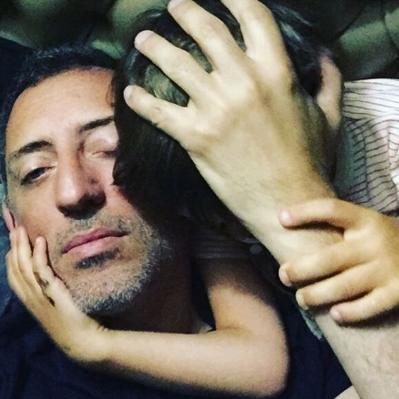 Gad Elmaleh et son fils Raphaël, à Monaco, le 16 août 2018