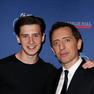 Gad Elmaleh avec son fils Noé lors du photocall du spectacle de Gad Elmaleh "Oh My Gad" au "Carnegie Hall" à New York, le 11 février 2017. © Dominique Jacovides/Bestimage