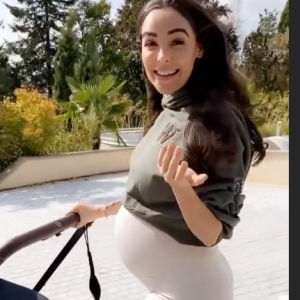 Nabilla Benattia, enceinte de son premier enfant, pose sur Instagram, le 26 septembre 2019