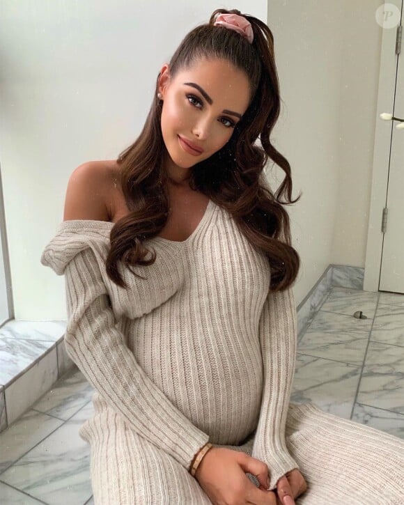 Nabilla Benattia enceinte de huit mois, sur Instagram, le 12 septembre 2019