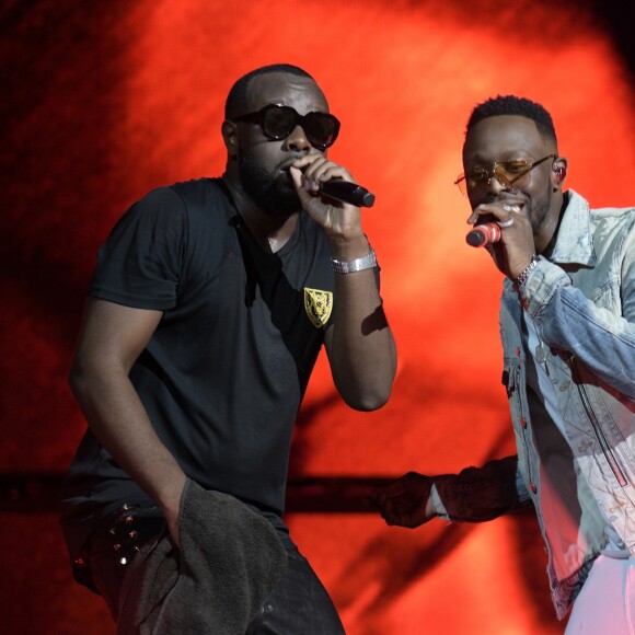 Dadju et son frère Maitre Gims en concert au Stade de France à Saint-Denis le 28 septembre 2019. © Giancarlo Gorassini / Bestimage