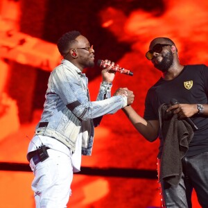 Dadju et son frère Maitre Gims en concert au Stade de France à Saint-Denis le 28 septembre 2019. © Giancarlo Gorassini / Bestimage