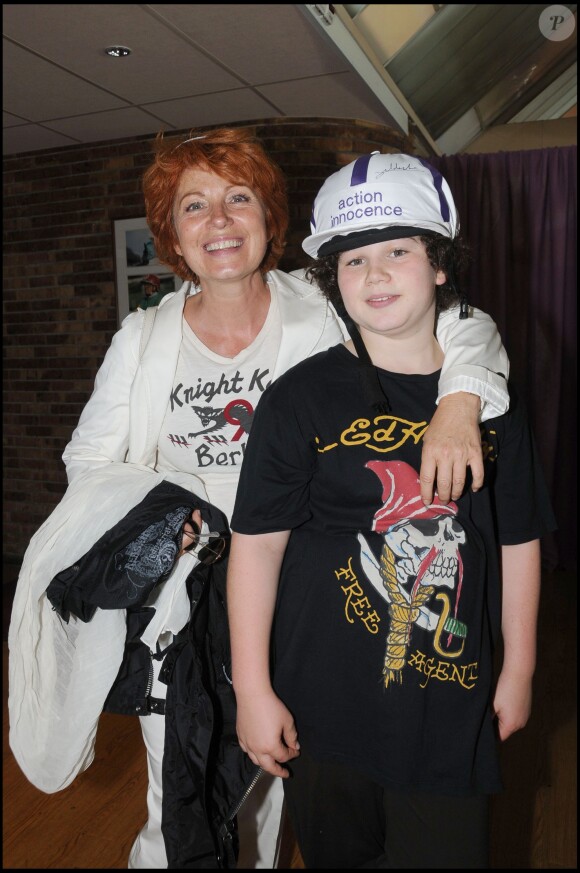 Véronique Genest et son fils - Prix du président de la répiblique en partenariat avec Action Innocence, le 15 juin 2008