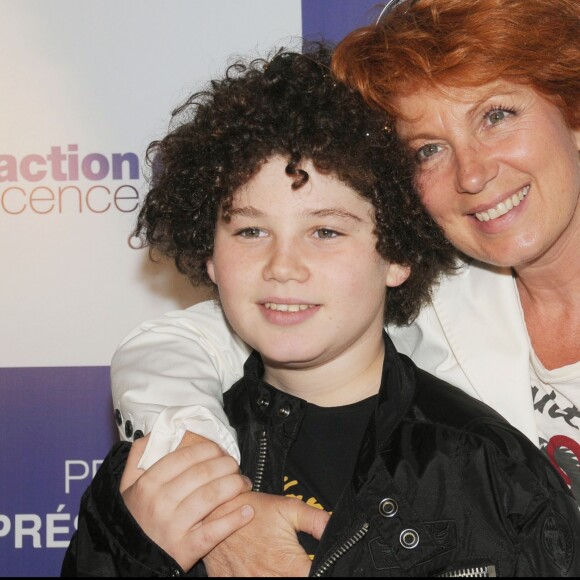 Véronique Genest et son fils - Prix du président de la répiblique en partenariat avec Action Innocence, le 15 juin 2008