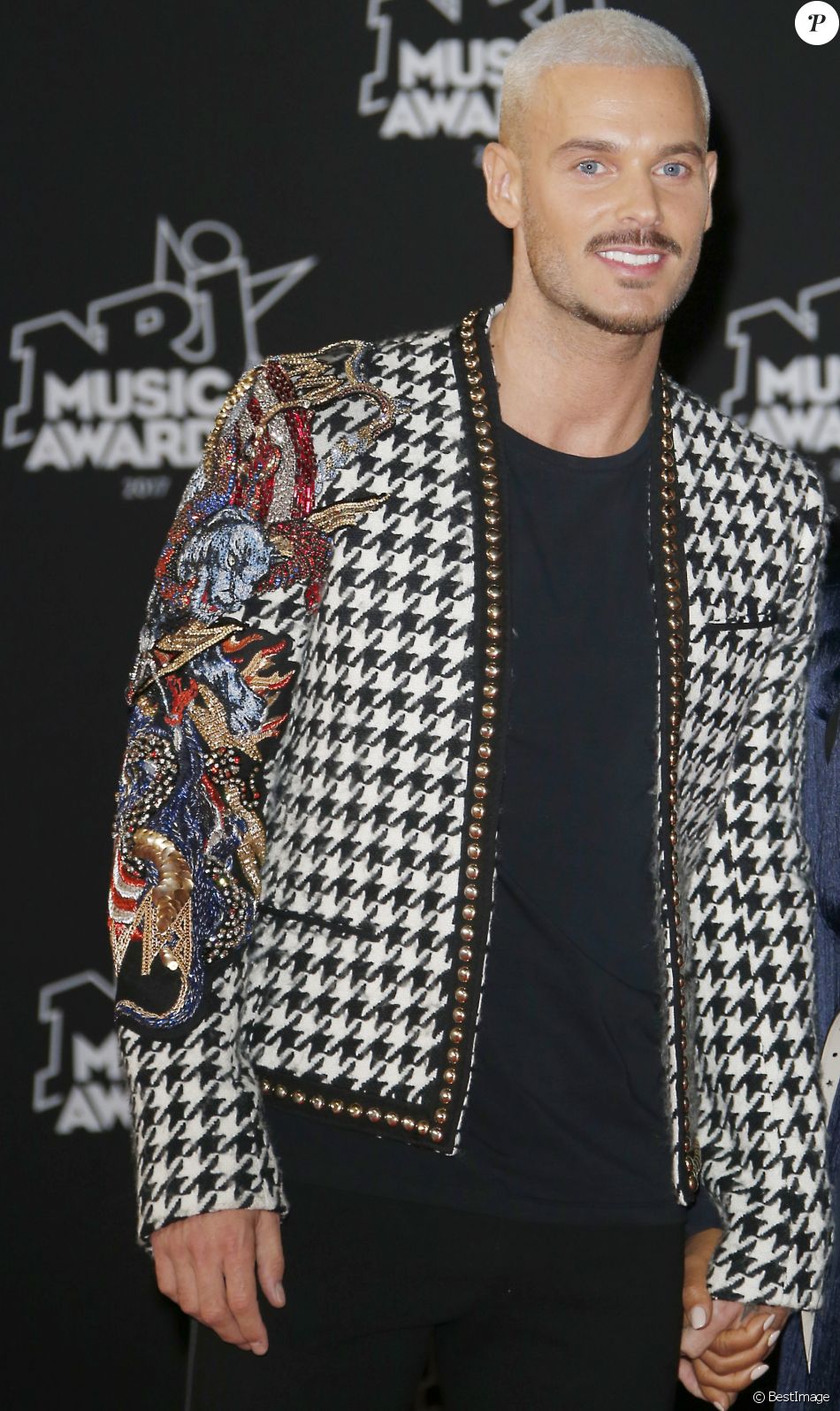 No Web Le chanteur français M.