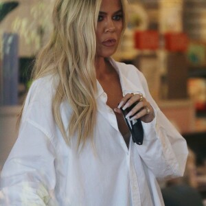 Khloé Kardashian est allée faire du shopping au magasin pour enfants Juvenile Shop dans le quartier de Sherman Oaks à Los Angeles, le 3 octobre 2019.