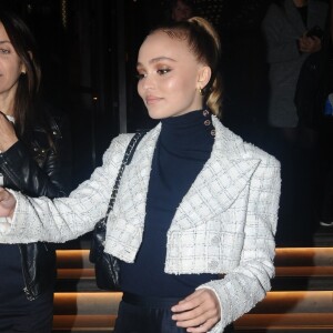 Lily-Rose Depp à la sortie de l'hôtel "Corinthia" à Londres, le 4 octobre 2019.