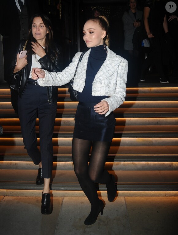 Lily-Rose Depp à la sortie de l'hôtel "Corinthia" à Londres, le 4 octobre 2019.