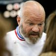 Exclusif - Le chef Philippe Etchebest fait le tour du salon "Exp'Hotel" à Bordeaux le 20 novembre 2017. Il animera de nombreux ateliers, conférences et cours de cuisines en public. Une douzaine de concours également récompenseront les meilleurs chefs et les espoirs de la restauration. Le concours le plus original est cette année sur le thème " La tête de cochon dans tous ses états". © Patrick Bernard/ Bestimage