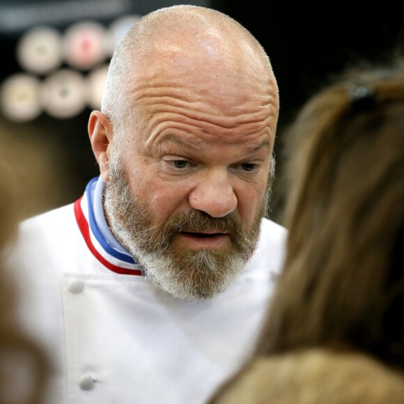 Exclusif - Le chef Philippe Etchebest fait le tour du salon "Exp'Hotel" à Bordeaux le 20 novembre 2017. Il animera de nombreux ateliers, conférences et cours de cuisines en public. Une douzaine de concours également récompenseront les meilleurs chefs et les espoirs de la restauration. Le concours le plus original est cette année sur le thème " La tête de cochon dans tous ses états". © Patrick Bernard/ Bestimage