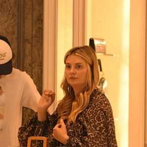 Exclusif - Mischa Barton et son compagnon James Abercrombie sont allés faire du shopping chez Christian Dior à Los Angeles, le 2 octobre 2019.