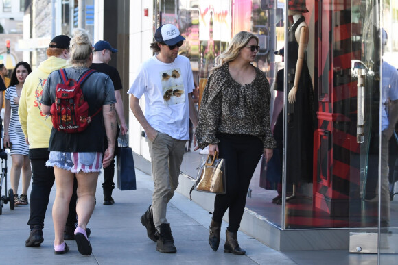 Exclusif - Mischa Barton et son compagnon James Abercrombie sont allés faire du shopping chez Christian Dior à Los Angeles, le 2 octobre 2019.
