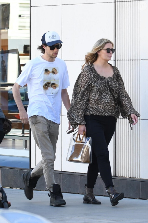 Exclusif - Mischa Barton et son compagnon James Abercrombie sont allés faire du shopping chez Christian Dior à Los Angeles, le 2 octobre 2019.