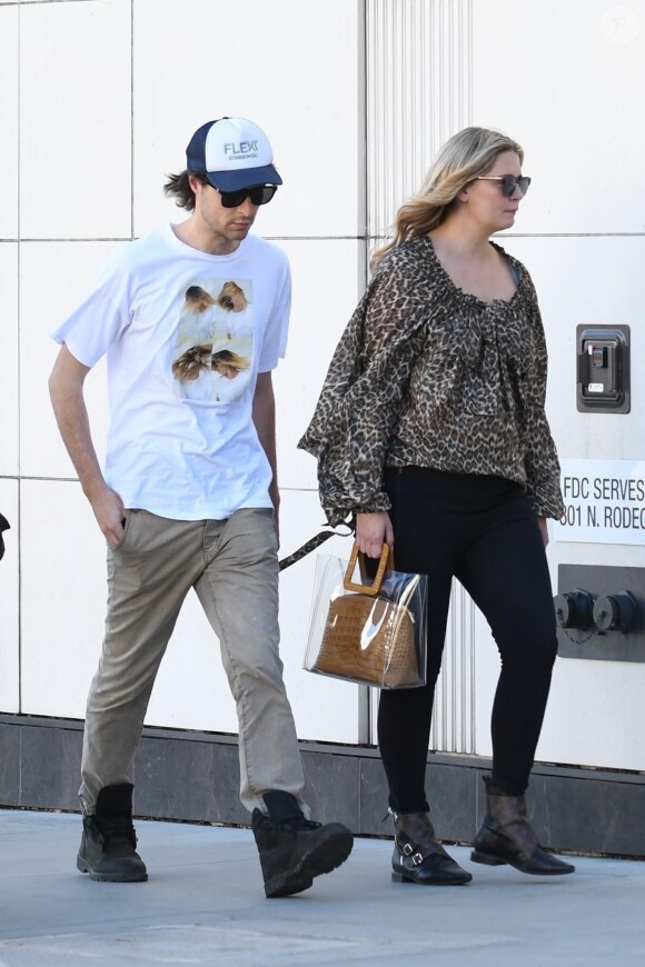 Exclusif - Mischa Barton et son compagnon James Abercrombie sont allés faire du shopping chez Christian Dior à Los Angeles, le 2 octobre 2019.