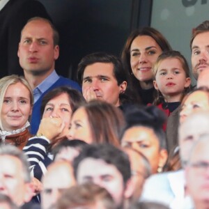 Le prince William, duc de Cambridge, Catherine (Kate) Middleton, duchesse de Cambridge et leurs enfants, le prince George et la princesse Charlotte, assistent à un match de Premier League opposant Norwich City à Aston Villa au stade Carrow Road, à Norwich, Royaume Uni, le 5 octobre 2019.