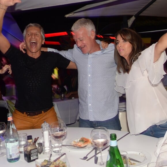 Didier Deschamps fête sa victoire avec sa femme Claude, Nagui et sa femme Mélanie Page et des amis à la Gioia et au VIP Room à Saint-Tropez, le 21 juillet 2018. © Rachid Bellak/Bestimage