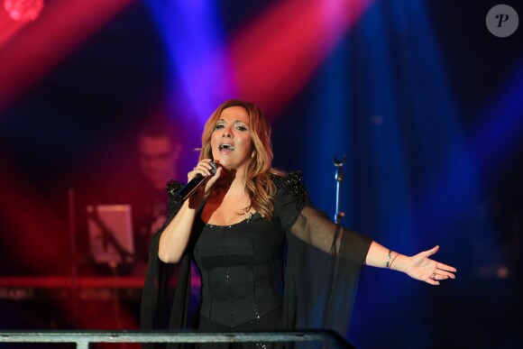 Hélène Ségara en concert à la Fête du Kiosque à Croix dans le nord de la France, où elle a terminé en duo avec Jean-Baptiste Guégan, la voix de Johnny Hallyday. Le 13 septembre 2019