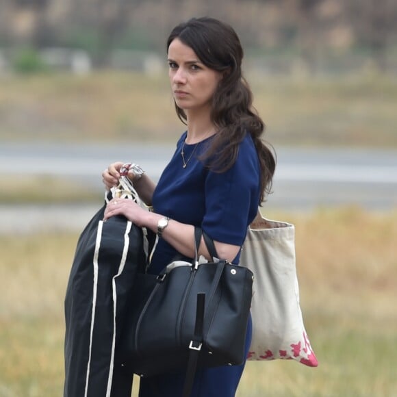 Natasha Archer, la styliste de la duchesse, et Sophie Agnew, assistante de la secrétaire particulière de la duchesse - Le personnel du prince William et de Kate Middleton à son arrivée à l'aéroport de Paro au Bhoutan 14 avril 2016.