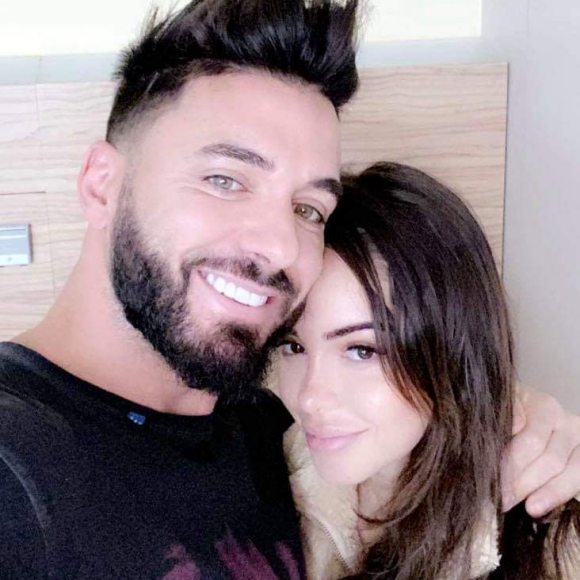 Nabilla et Thomas avec leur premier enfant, Milann le 11 octobre 2019.