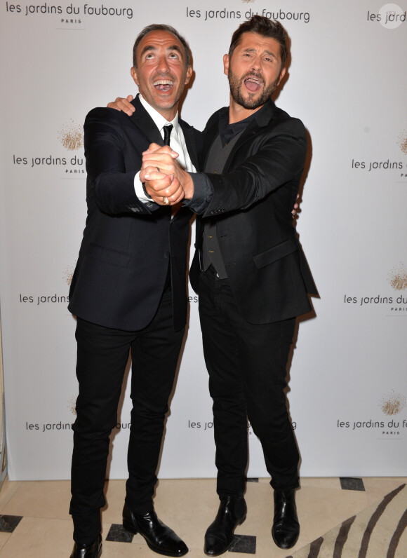 Nikos Aliagas et Christophe Beaugrand - Inauguration du nouvel hôtel 5 parisien au coeur du Triangle d'Or "Les Jardins du Faubourg" à Paris le 10 septembre 2019. Situé à deux pas d'adresses prestigieuses telles que les Champs-Élysées, la place de la Concorde, le Faubourg Saint-Honoré et le Palais de l'Élysée, l'hôtel Les Jardins du Faubourg s'annonce comme le nouvel écrin incontournable du Triangle d'Or. A propos des Jardins du Faubourg : Avec 32 chambres et 4 suites, l'hôtel donne sur une cour intérieure végétalisée et possède une magnifique terrasse de plus de 100 m2. Le tout nouveau restaurant des Jardins du Faubourg, " La Régalade du Faubourg ", est confié au chef Bruno Doucet, initiateur de la bistronomie. Mêlant produits frais, de saison, de grande qualité avec une cuisine généreuse et contemporaine, cette nouvelle adresse inédite et pleine d'audace, fera le bonheur de tous les clients. Le bar, " The Confidentiel ", écrin chaleureux, élégant et intimiste, aux lumières tamisées le soir venu, propose une collection de cocktails originale et savoureuse. Les Jardins du Faubourg propose également un Spa d'exception de plus de 400 m2 avec une carte de soins unique signée Olivier Lecoq, une piscine intérieure aux dimensions exceptionnelles avec hammam et sauna, ainsi qu'une salle de fitness avec du matériel dernière génération, du coaching personnalisé et des cours de yoga. La gamme de produits de soins luxueuse et respectueuse de l'environnement Olivier Lecocq Paris est en vente dans le spa de l'hôtel. © Veeren/Bestimage