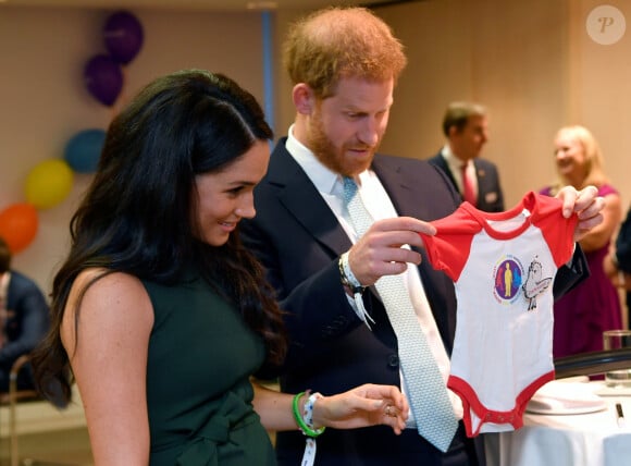 Le prince Harry, duc de Sussex, et Meghan Markle, duchesse de Sussex, lors de la soirée des WellChild Awards à l'hôtel Royal Lancaster à Londres le 15 octobre 2019.