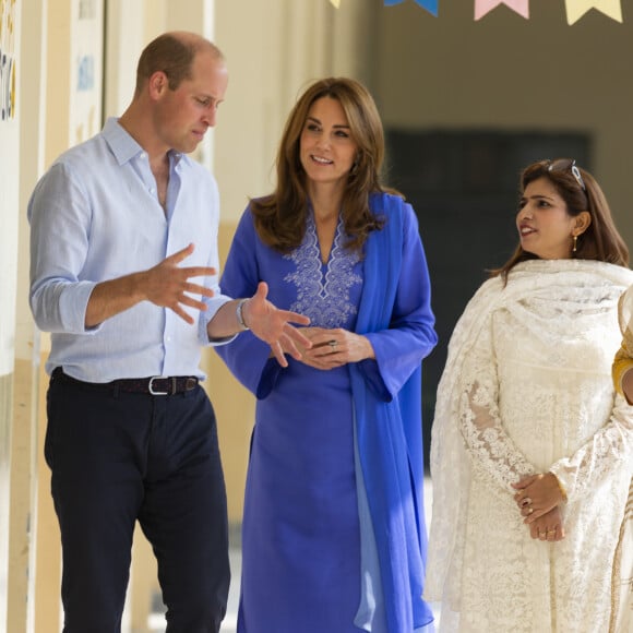 Le prince William, duc de Cambridge, et Catherine (Kate) Middleton, duchesse de Cambridge, visitent une école publique à Islamabad dans le cadre de leur visite officielle de 5 jours au Pakistan. Islamabad, le 15 octobre 2019.  Prince William, Duke of Cambridge, and Catherine (Kate) Middleton, Duchess of Cambridge, visit a public school in Islamabad as part of their five-day official visit to Pakistan. Islamabad, October 15, 2019.15/10/2019 - Islamabad