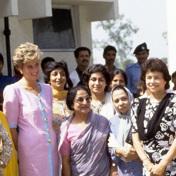 Lady Diana en voyage au Pakistan, à Islamabad, en 1991.