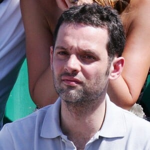 Stéphane Guillon et sa compagne Muriel Cousin - Personnalités aux internationaux de France à Roland Garros le 4 juin 2010.