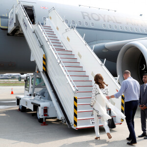 Kate Middleton et le prince William au départ de l'aéroport Lahore, après leur voyage officiel de cinq jours au Pakistan. Le 18 octobre 2019