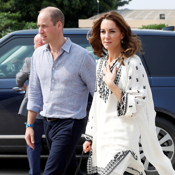 Kate Middleton et le prince William au départ de l'aéroport Lahore, après leur voyage officiel de cinq jours au Pakistan. Le 18 octobre 2019