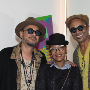 L'artiste Kongo (Cyril Phan) , Célia Faussart, Yannick Noah - Vernissage de l'exposition de l'artiste l'artiste Kongo (Cyril Phan) au Montaigne Market à Paris le 17 octobre 2019. © Jerémy Melloul/ Bestimage